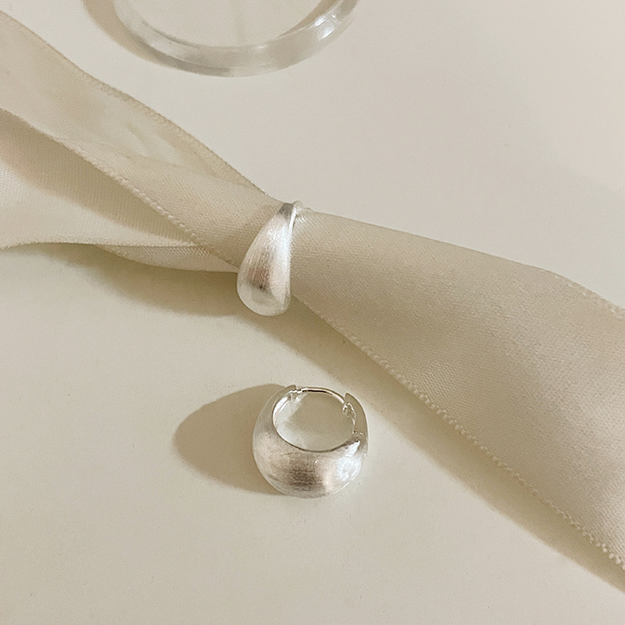 silver925 무광 스크래치 볼륨 원터치 링 귀걸이 실버925 - 상세 이미지 2