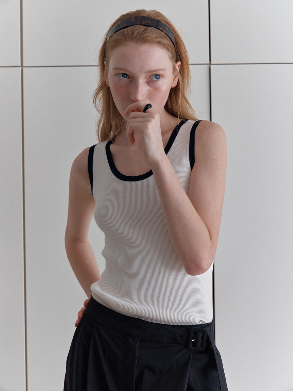 [엘씨브이] COLOR BLOCK SLEEVELESS KNIT TOP_IVORY - 상품 이미지