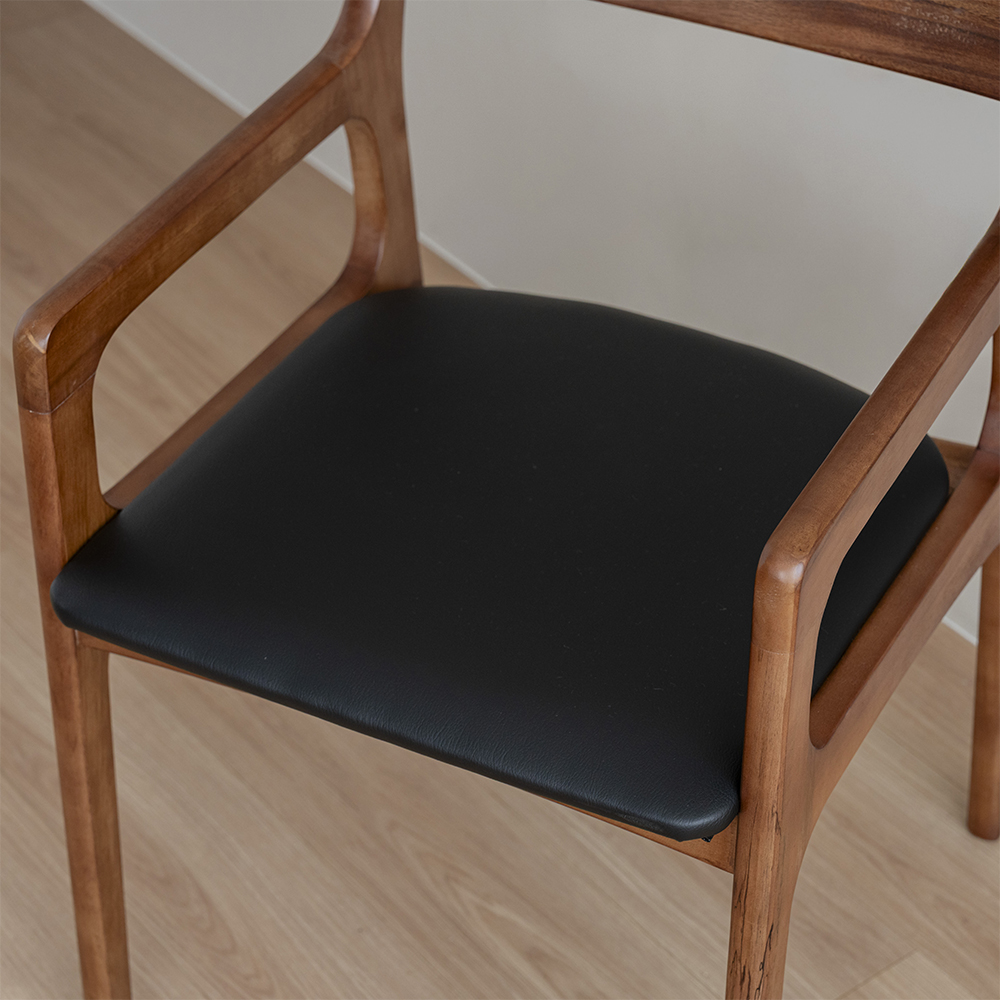헤즈로 암체어 블랙 식탁의자 1인용 원목 카페 체어