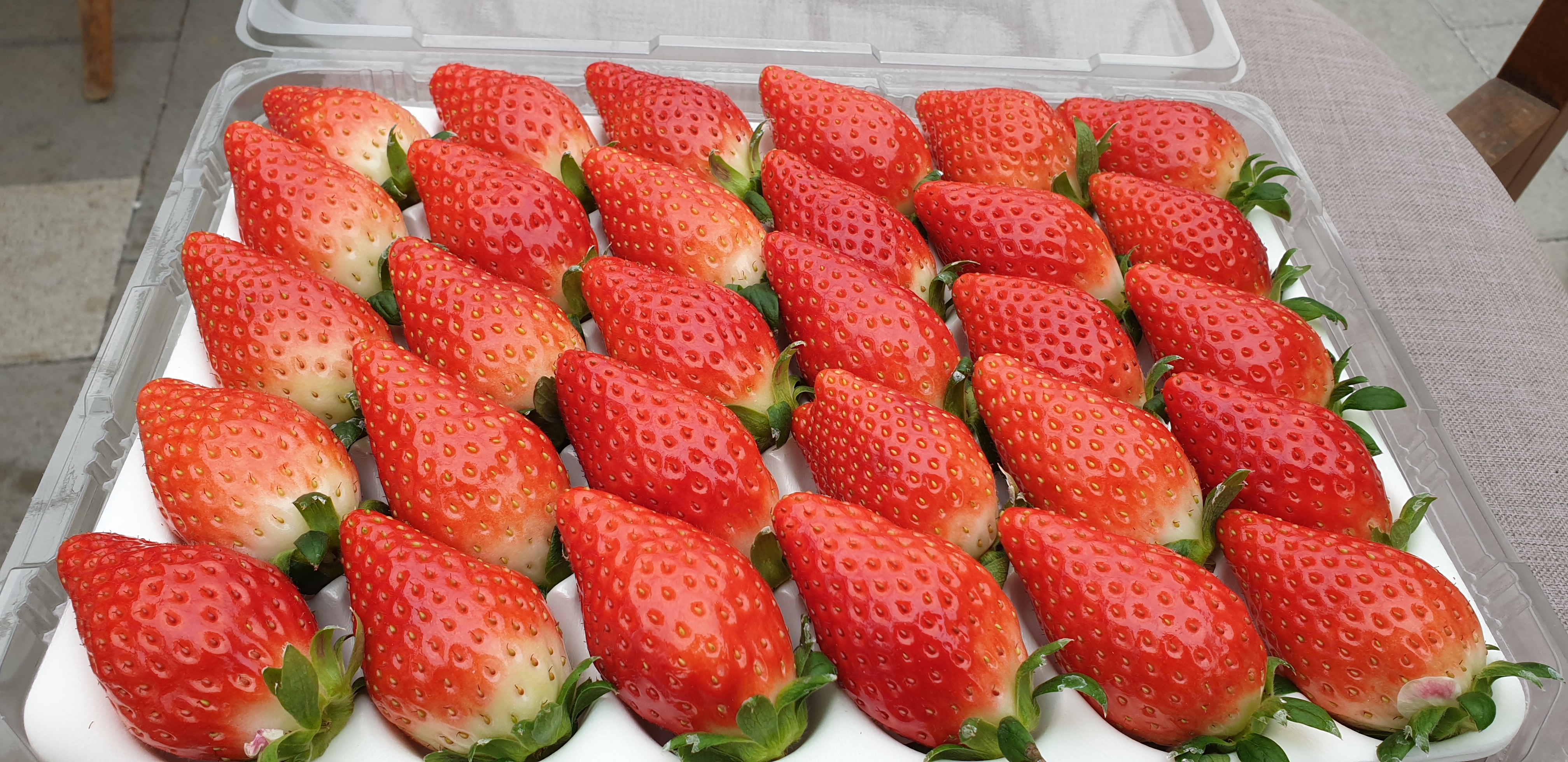가정용 논산 럭키비키 왕딸기 킹스베리 복숭아향 10Brix, 350g, 1개 - 상세 이미지 3