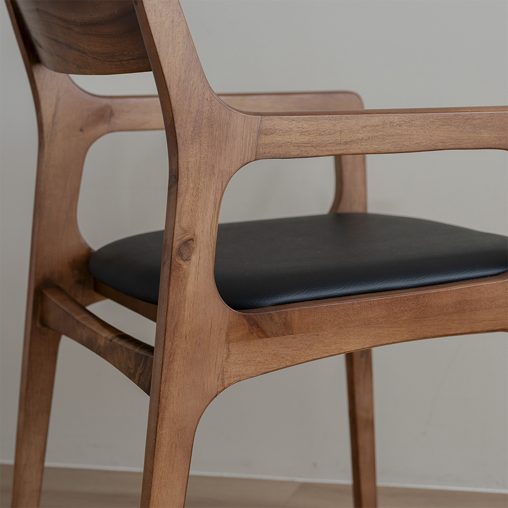 헤즈로 암체어 블랙 식탁의자 1인용 원목 카페 체어