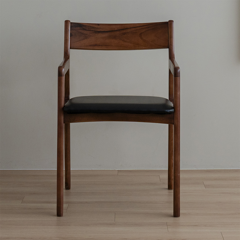 헤즈로 암체어 블랙 식탁의자 1인용 원목 카페 체어