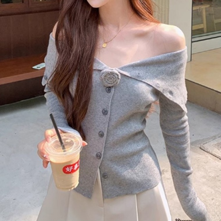 가을 플라워 코사지 오프숄더 골지 가디건 DHH-L11 - 상품 이미지