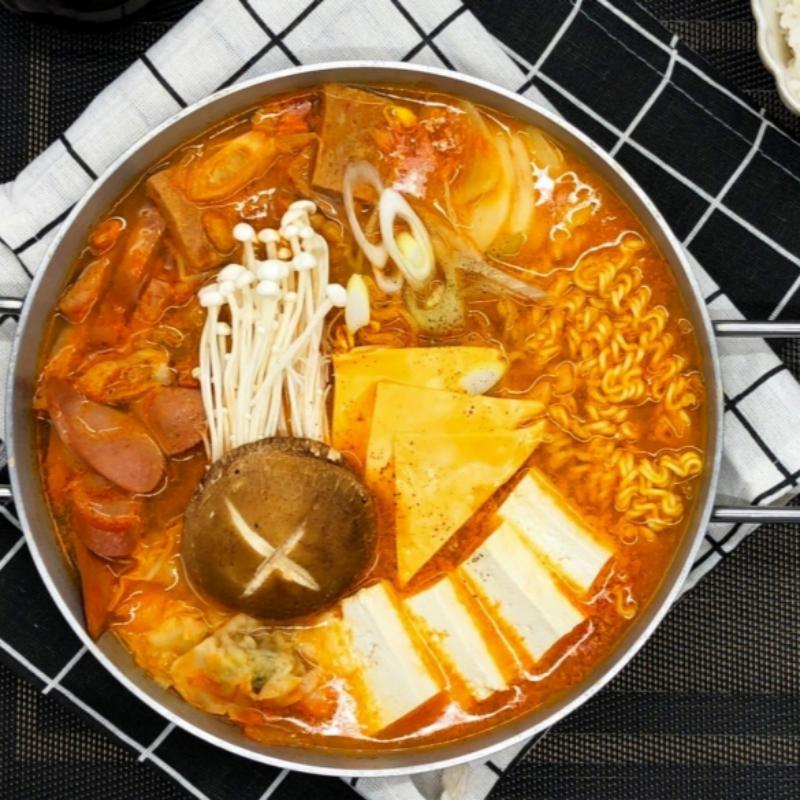 자연가득 이태원 햄폭탄 부대찌개 1.2kg(햄 및 부가재료 500g / 찌개육수 700g) - 상품 이미지