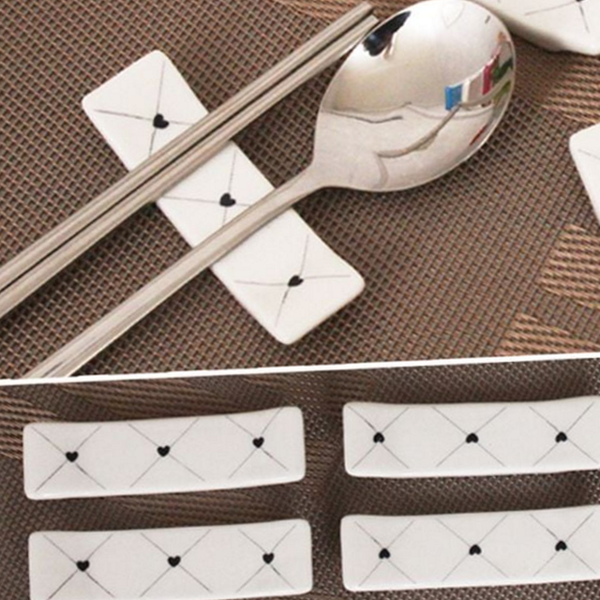 예쁜 하트 수저 받침 모던 도자기 수저 받침 신혼부부 테이블 - 메인 이미지
