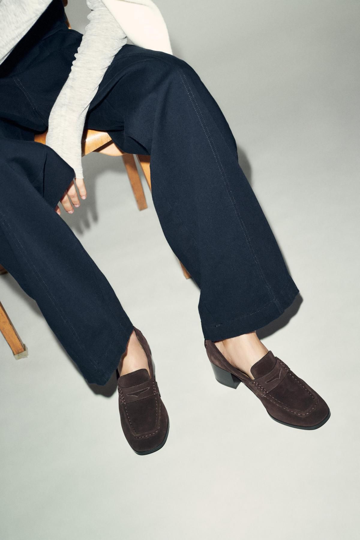자라 스플릿 스웨이드 블록힐 페니 로퍼 2220/710 BROWN - 상세 이미지 4
