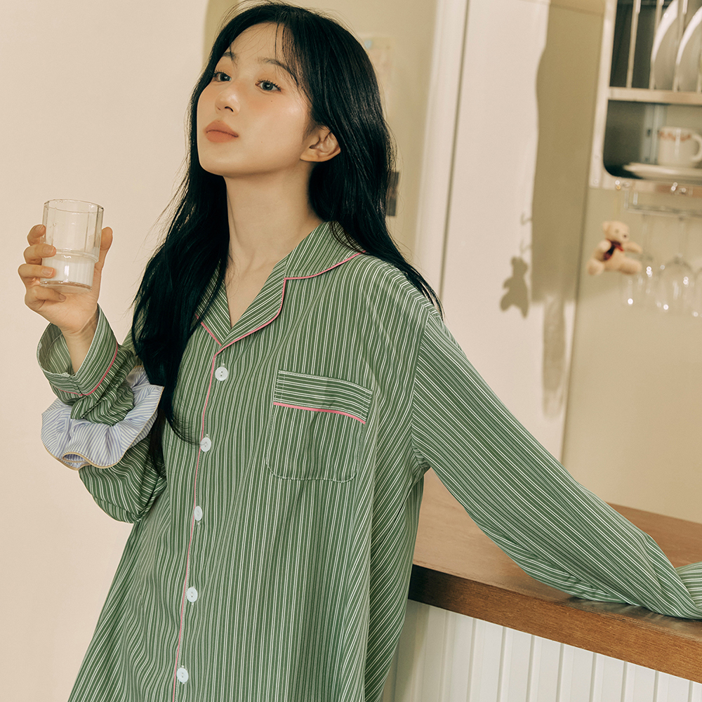 [도씨x해원'Pick][2PACK] 실크핏 웬즈데이 긴팔 카라 커플 잠옷 세트 홈웨어 제품 이미지