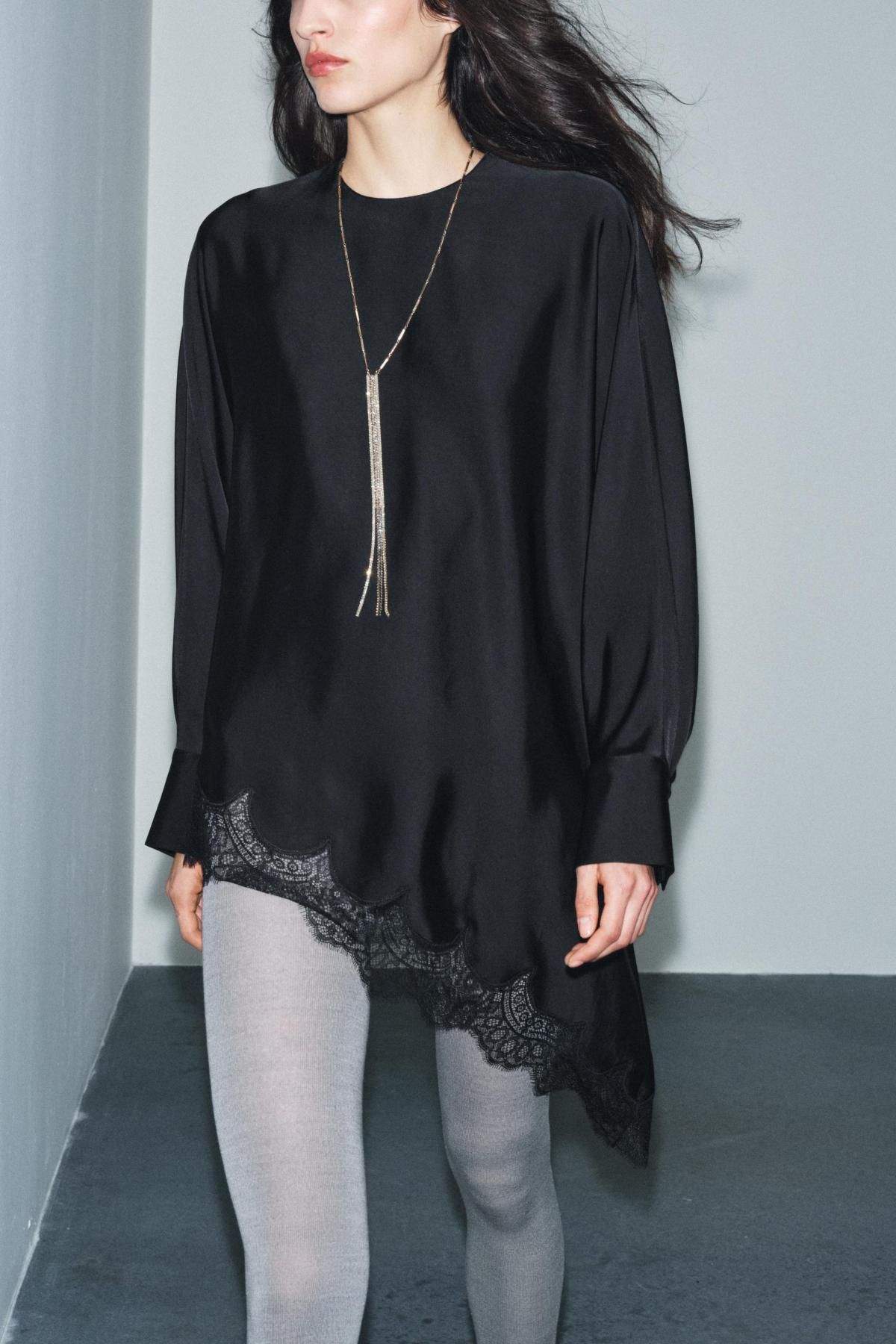 자라 한정판 비스코스 비대칭 레이스 블라우스 9663/100 BLACK - 상세 이미지 4