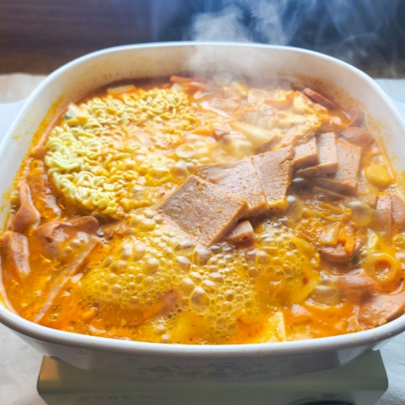 자연가득 이태원 햄폭탄 부대찌개 1.2kg(햄 및 부가재료 500g / 찌개육수 700g) - 상세 이미지 3