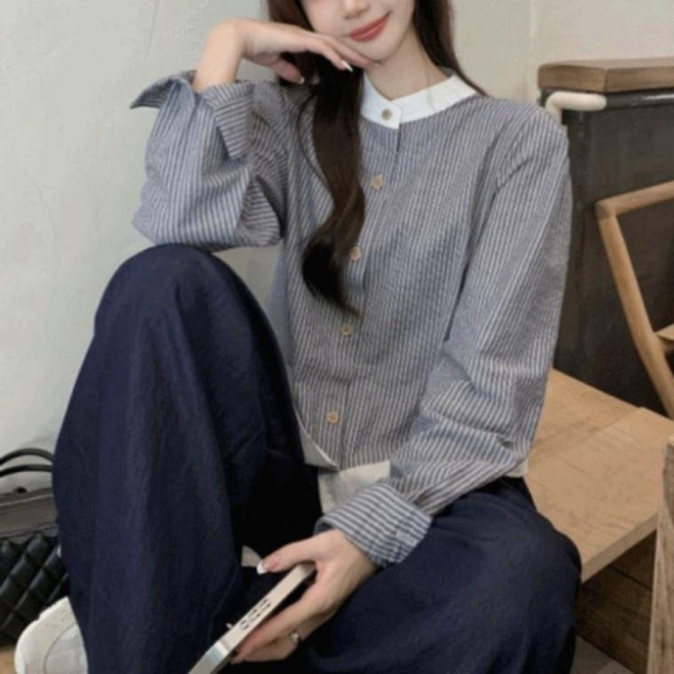 페미닌룩 데일리룩 블라우스 배색카라 스트라이프 클래식 - 상품 이미지