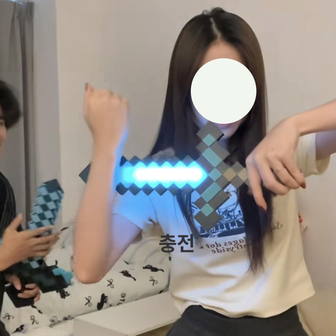 픽셀 스타일 장난감 활 레트로 블록  다이아몬드 검 피규어 무기 선물 무지개 달리기 라이트 14색 - 상세 이미지 4