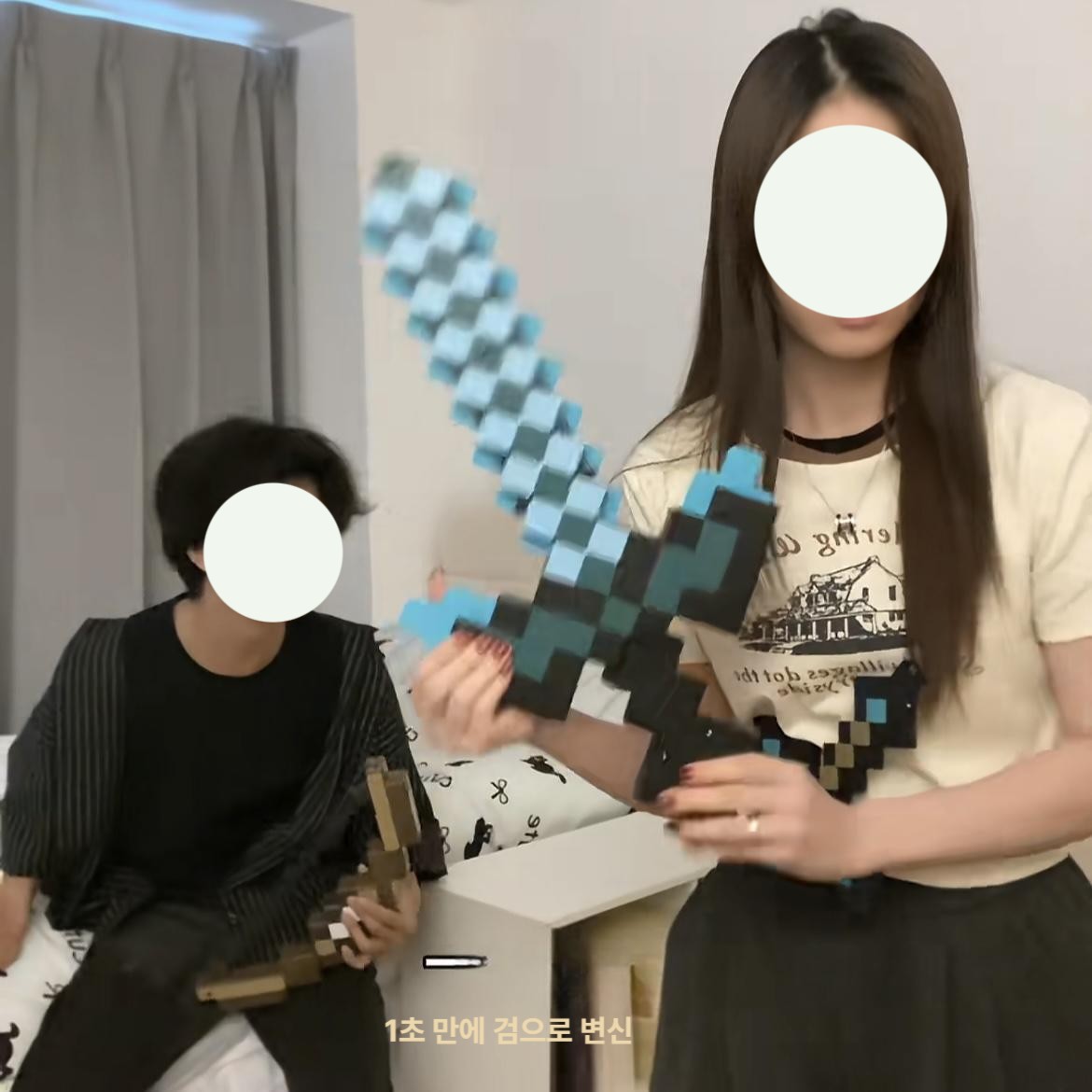 픽셀 스타일 장난감 활 레트로 블록  다이아몬드 검 피규어 무기 선물 무지개 달리기 라이트 14색 - 상세 이미지 5