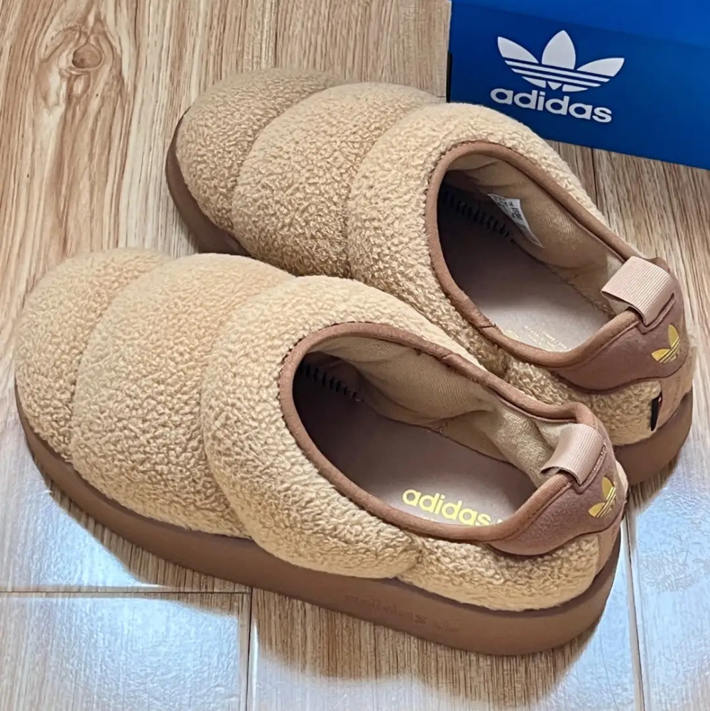 아디다스 소금빵 퍼피렛 보아 털 슬립온 방한 겨울슬리퍼 남녀공용 IG7153 - 상세 이미지 4