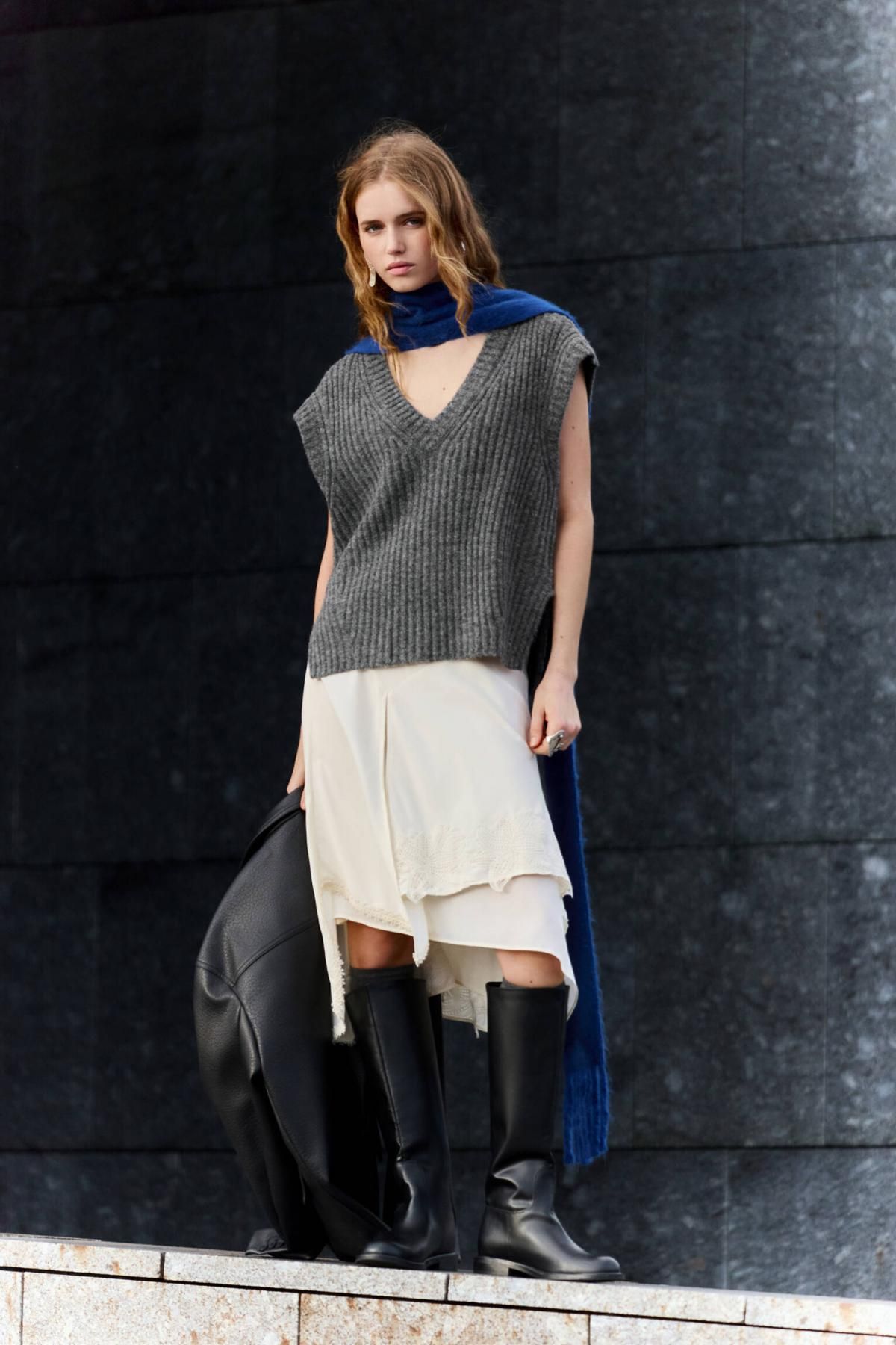 풀앤베어 미니멀 브이넥 립 니트 베스트 7510/301 MEDIUM GREY - 상세 이미지 2