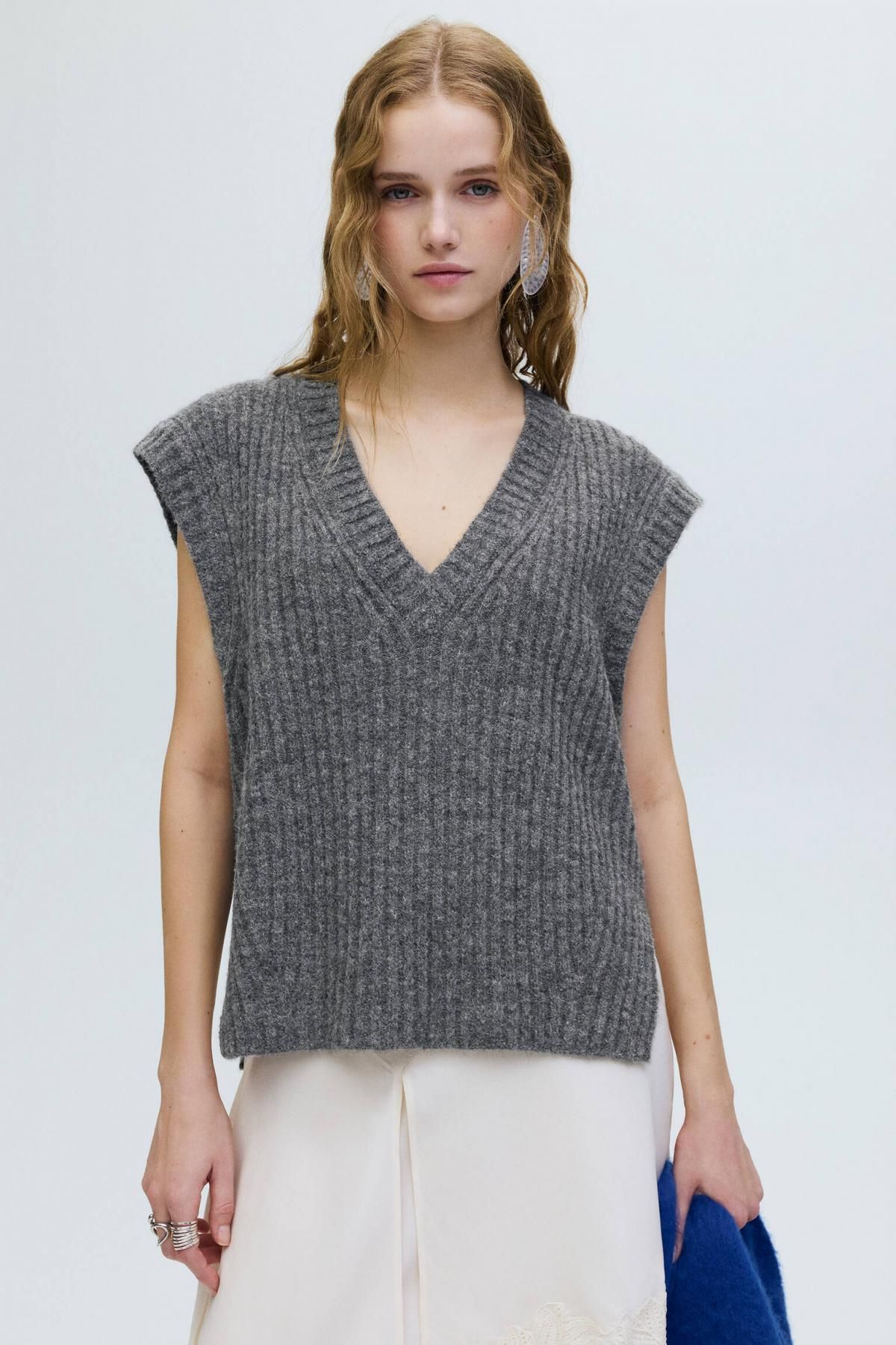 풀앤베어 미니멀 브이넥 립 니트 베스트 7510/301 MEDIUM GREY - 상세 이미지 3