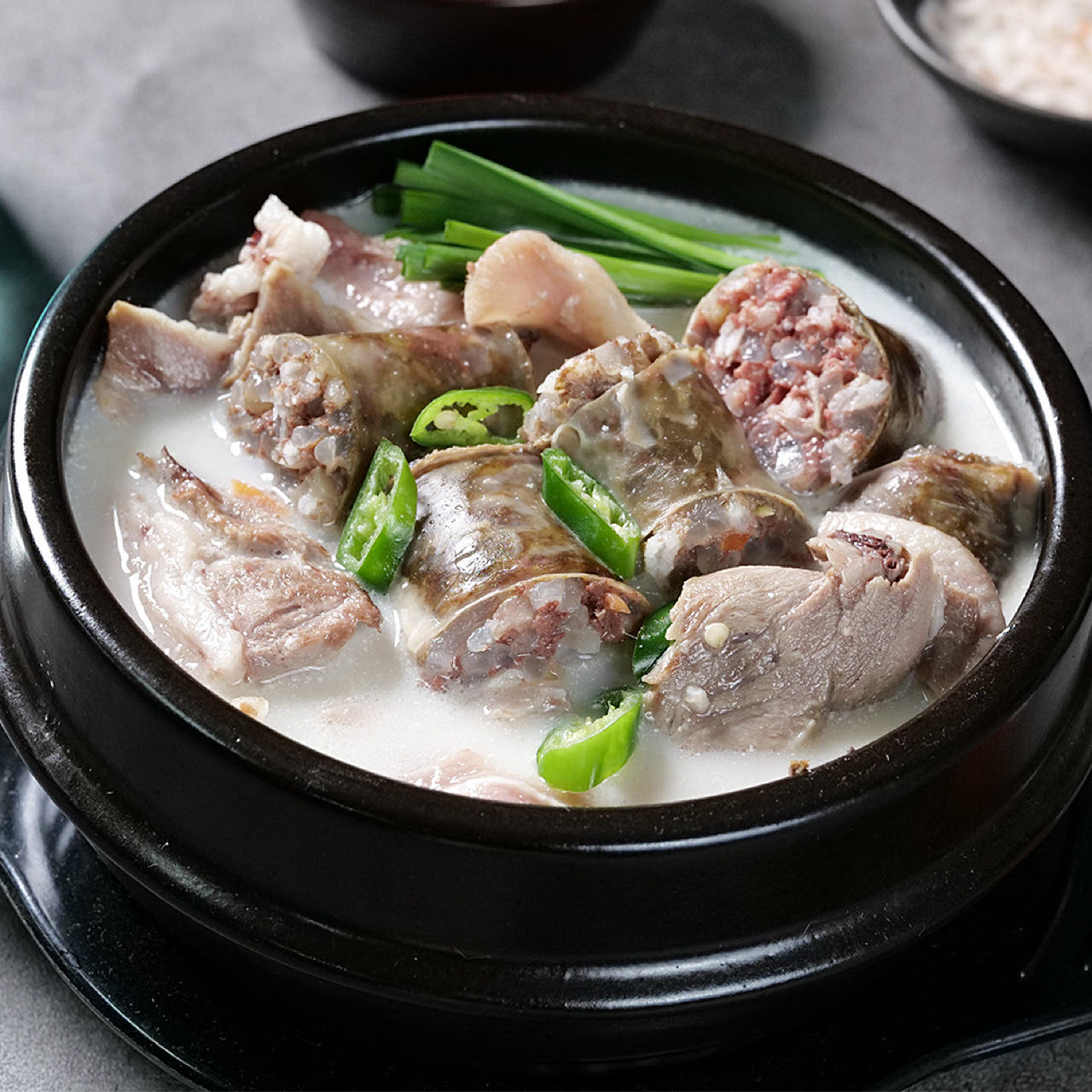 도깨비 순대국 돼지 수육 캠핑 밀키트 간편식 국밥 3종 650g - 상세 이미지 2
