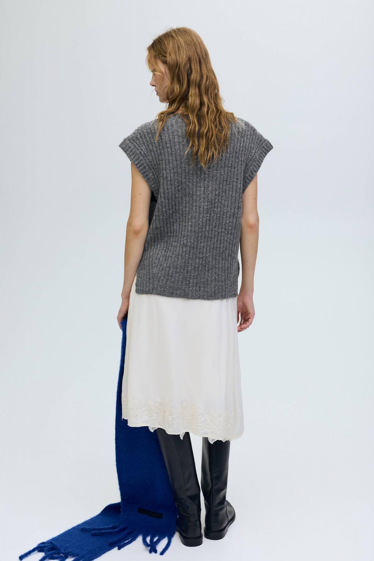 풀앤베어 미니멀 브이넥 립 니트 베스트 7510/301 MEDIUM GREY - 상세 이미지 4