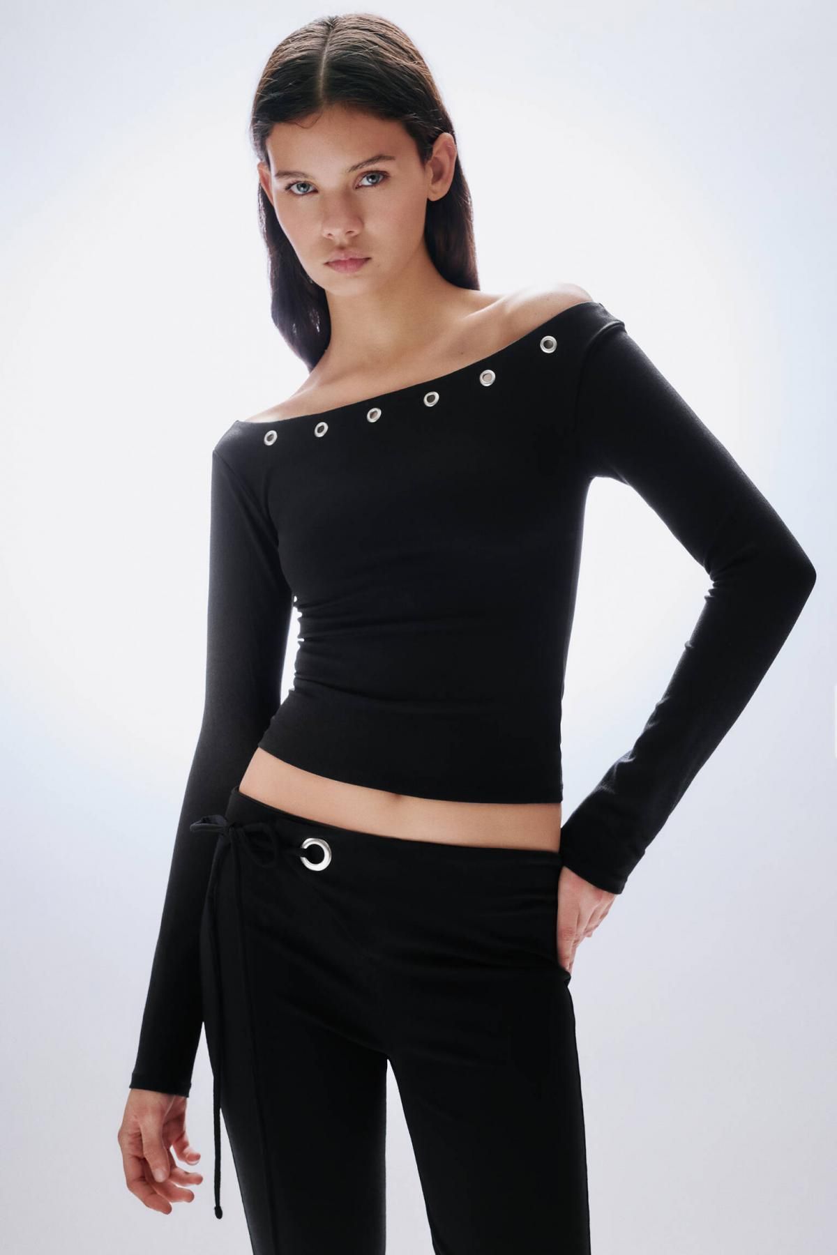 풀앤베어 오프숄더 프릴 긴팔 티셔츠 7153/359 BLACK - 상세 이미지 2
