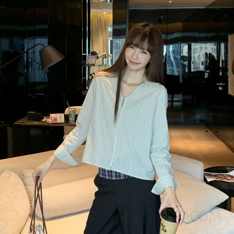 여성 루즈핏 브이넥 스트라이프 긴팔 면 블라우스 셔츠 기본핏 오피스룩 하객룩 데일리 웨어 내추럴 편안한 봄 가을 코디 - 상세 이미지 4