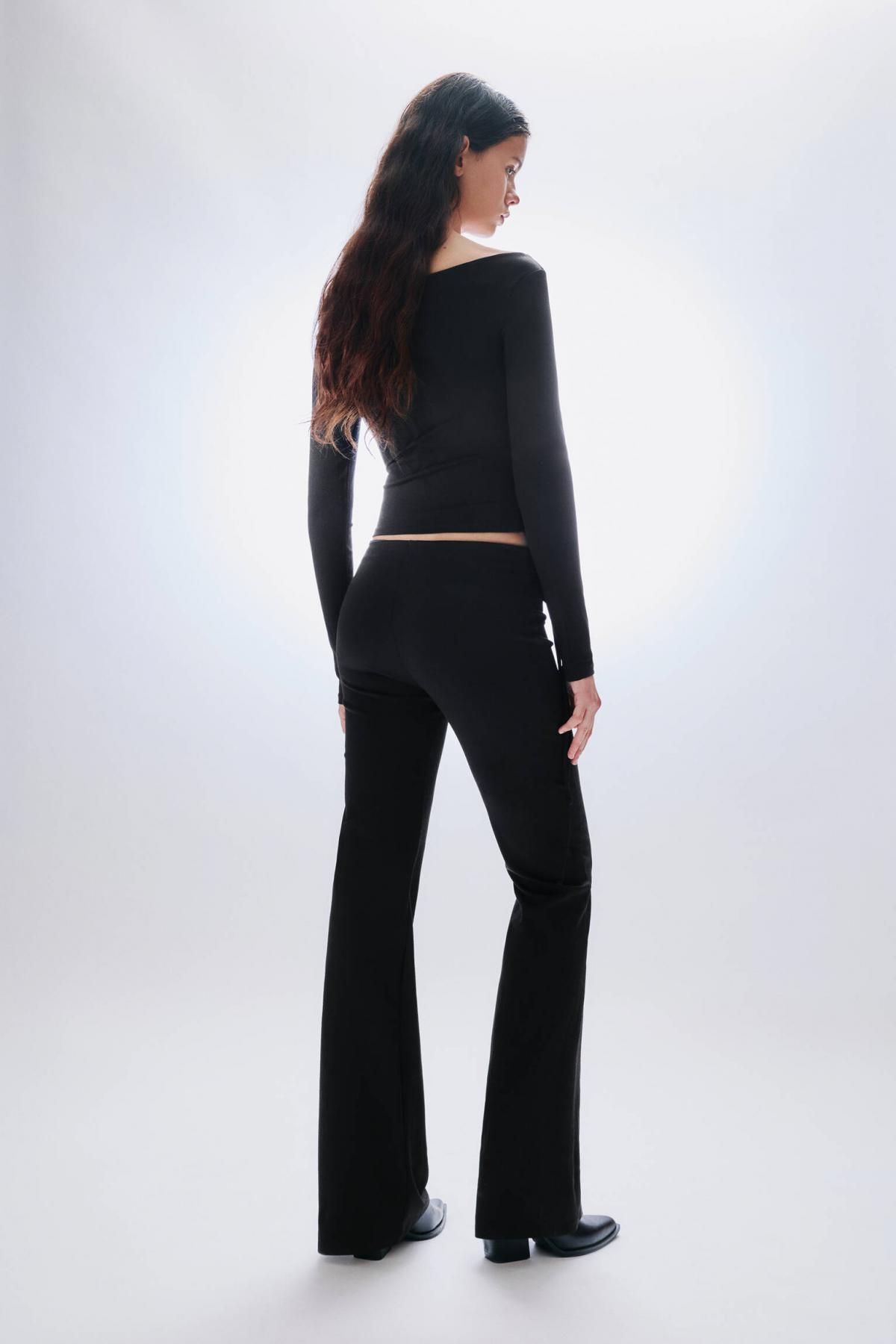풀앤베어 오프숄더 프릴 긴팔 티셔츠 7153/359 BLACK - 상세 이미지 5