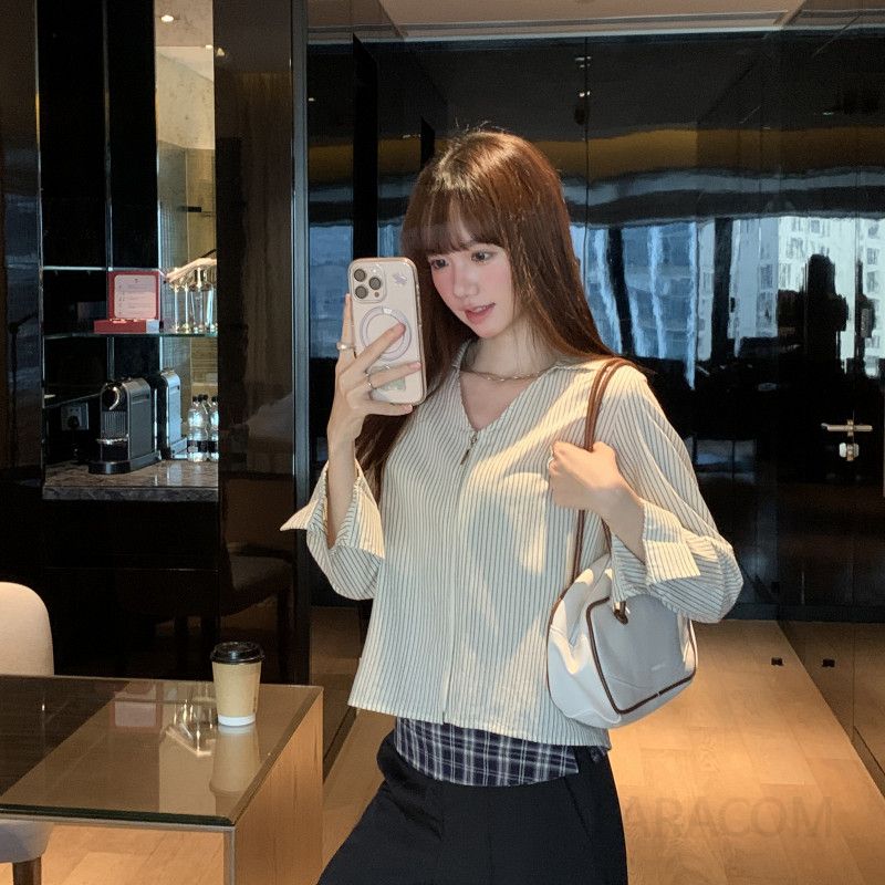 여성 루즈핏 브이넥 스트라이프 긴팔 면 블라우스 셔츠 기본핏 오피스룩 하객룩 데일리 웨어 내추럴 편안한 봄 가을 코디 - 상세 이미지 2