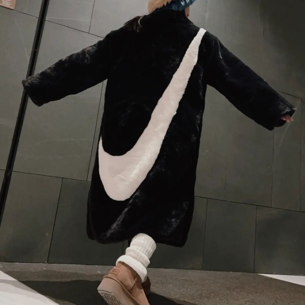 나이키 빅 스우시 후리스 인조 퍼 롱자켓 블랙 W DQ6839-010 - 상품 이미지
