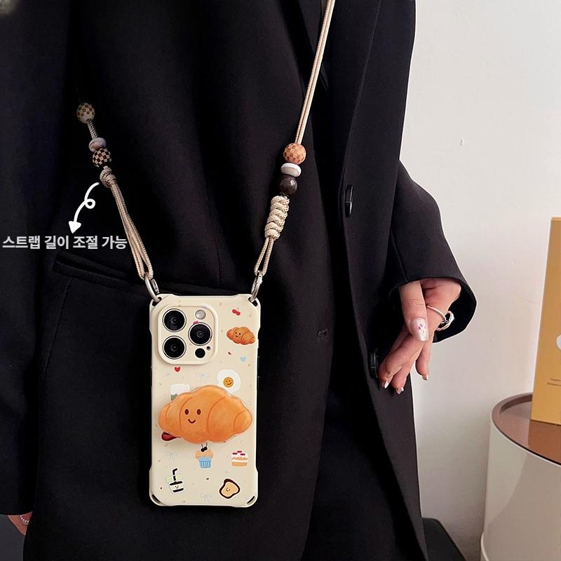 아이보리 비즈 스트랩 곰돌이 포인트 크로스바디 핸드폰 케이스 조절 긴 끈 iPhone 17 - 상품 이미지