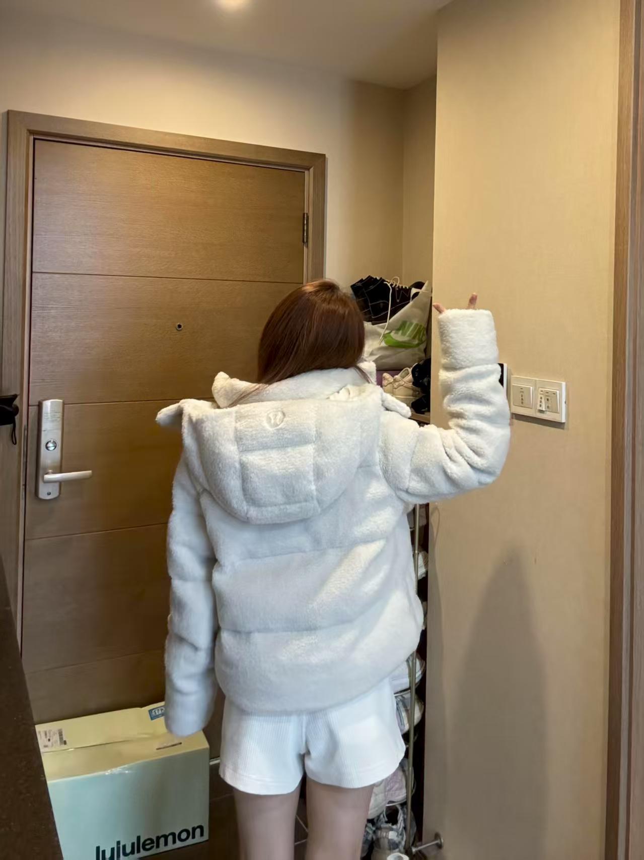 여성용 화이트 후드 다운 가을 겨울 보온 양털 숏 자켓 화이트 S - 상세 이미지 4