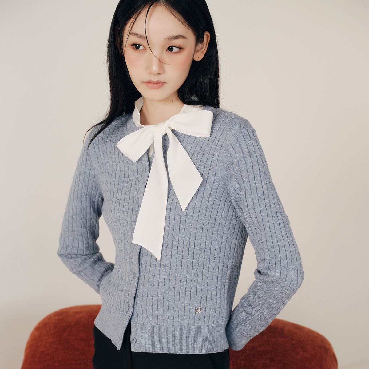 로엠 올데이 가디건 케이블 가디건 RMCKF49R97 초보자도 간편하게 입기 좋은 실용성 살펴보기