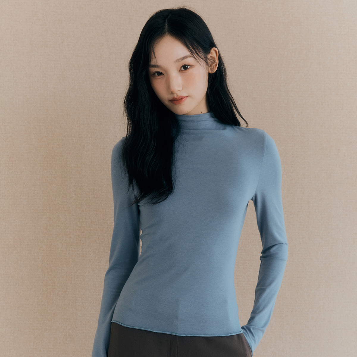 [N배송] 로엠 올데이 텐셀 하이넥 티셔츠 RMLWF4TR11 제품 이미지