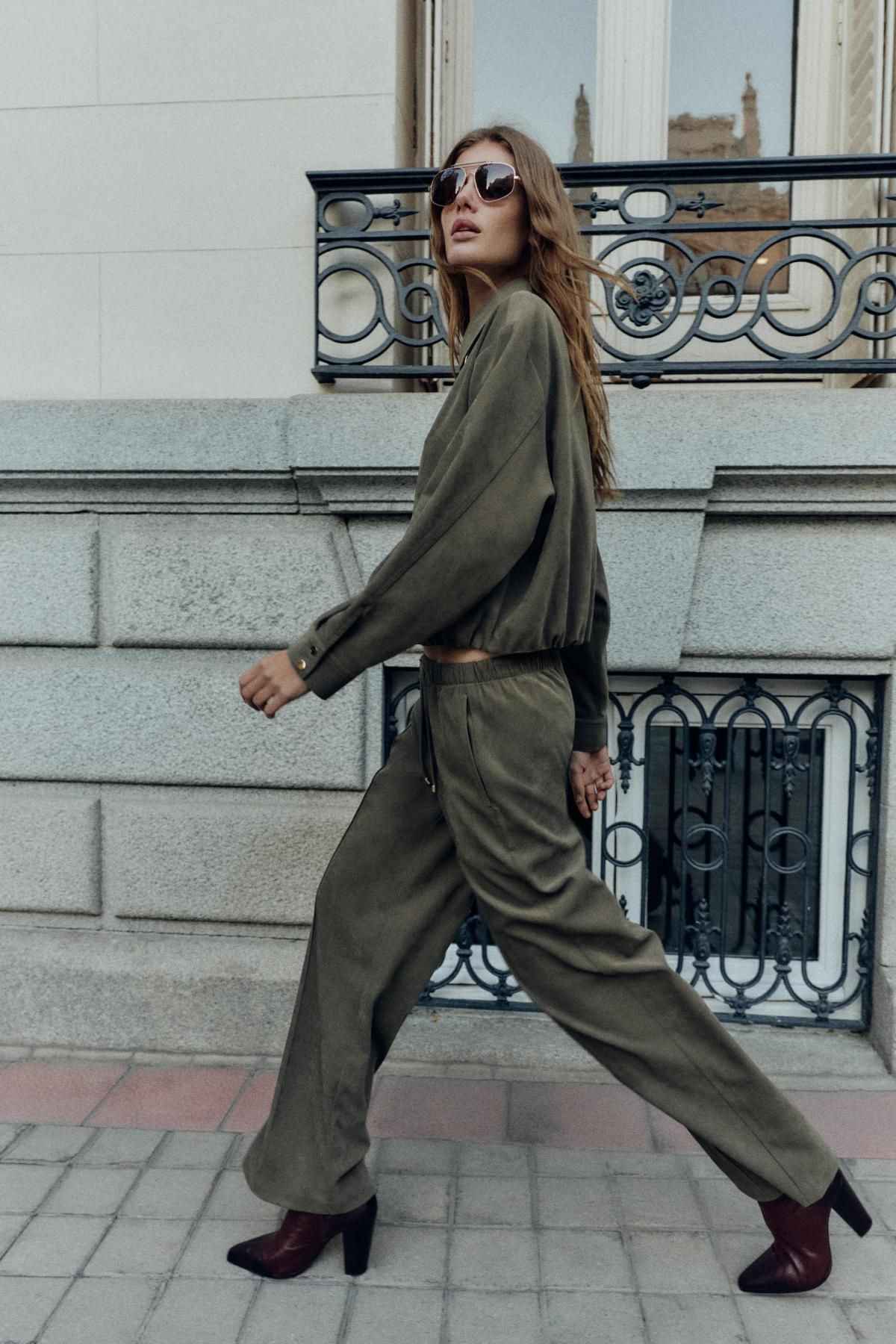 자라 와이드핏 하이웨이스트 밴딩 팬츠 8372/364 KHAKI - 상세 이미지 4