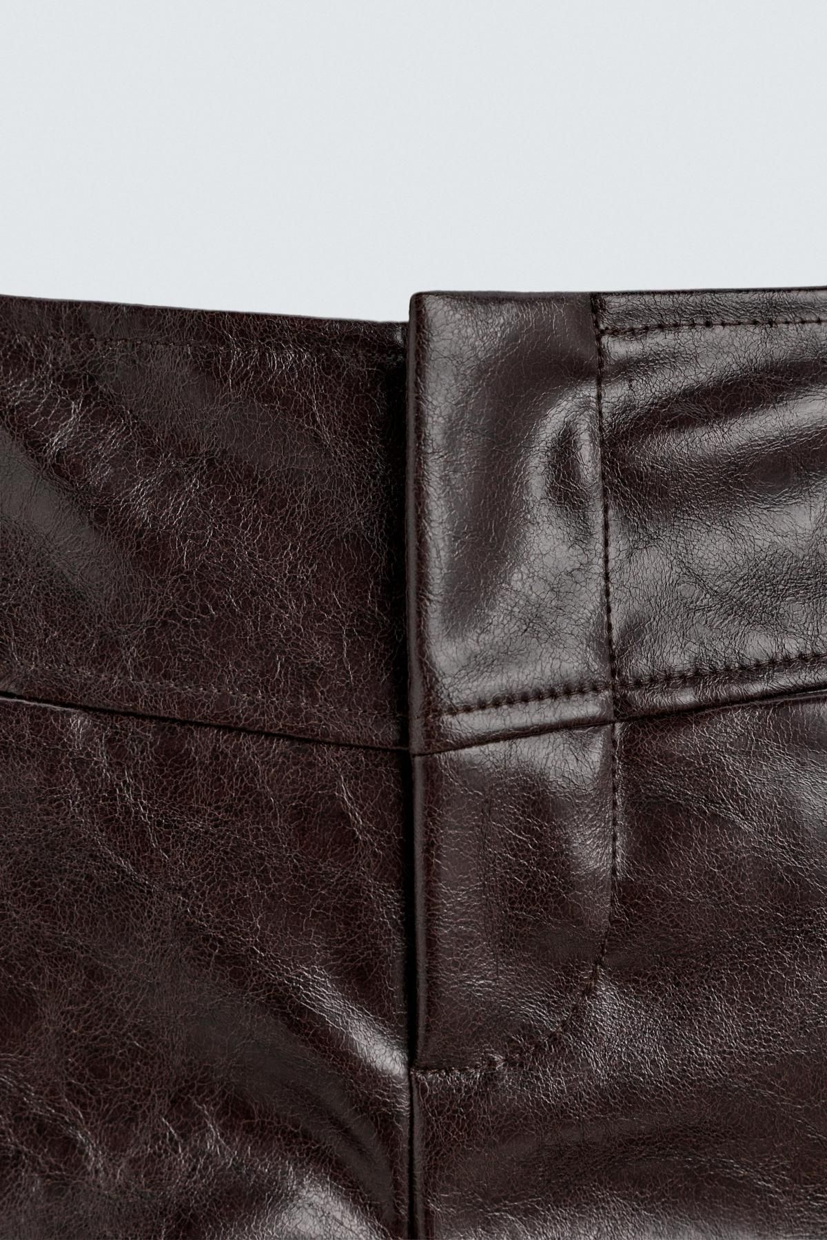 자라 가죽 효과 미니 쇼츠 X 해리 램버트 1255/590 DARK BURGUNDY - 상세 이미지 5