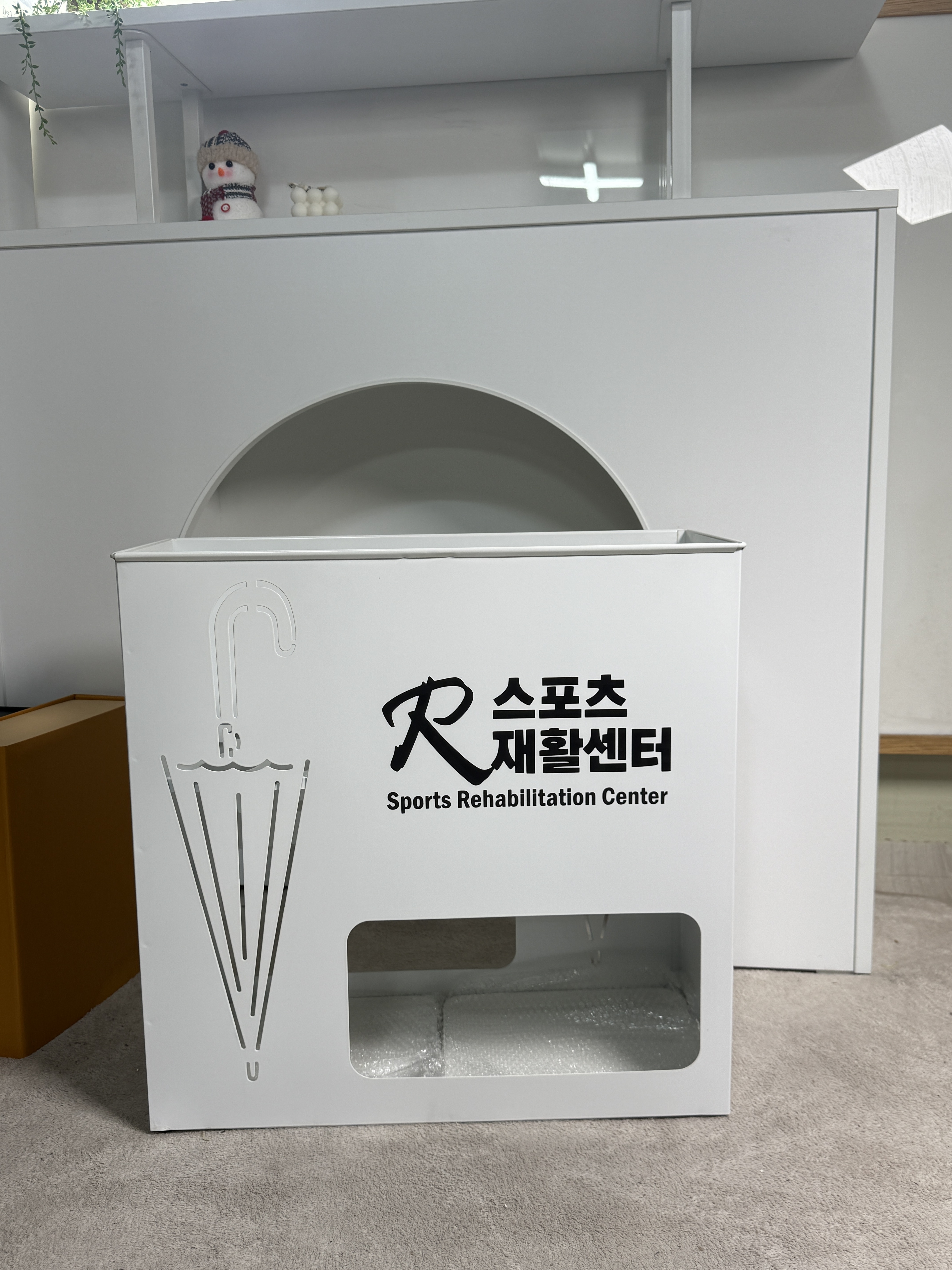철제 우산꽂이 화이트 대형 22구 병원 학원 로비 개업 창업 선물 로고제작 설렘하우스 - 상세 이미지 3