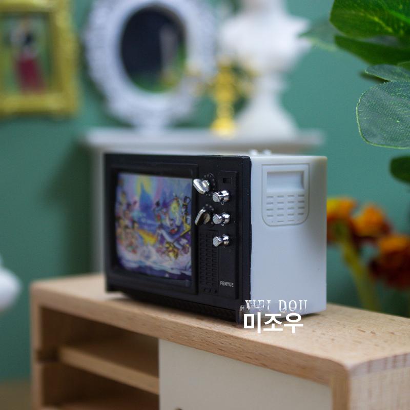 레트로 미니 티비 복고풍 소형 가전 모형 인형집 촬영 소품  TV 디자인 감성 무드등 인테리어  화이트 - 상품 이미지