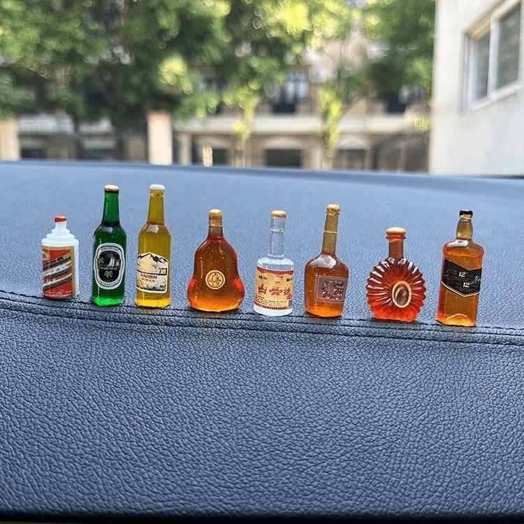 자동차 미니 술병 대형 화면 후방 거울 인테리어 소품 차량번호판 주차스티커 혼합 와인 10개 랜덤스타일 접착제포함 - 상품 이미지