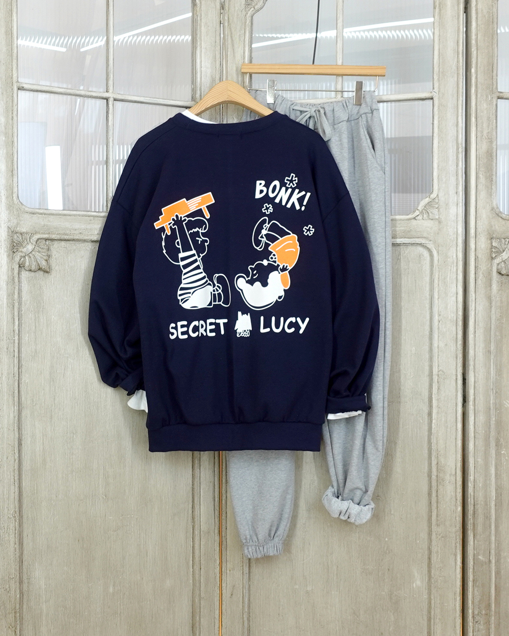 LUCY 스누피 프린팅 봄 루즈핏맨투맨 - 상세 이미지 3
