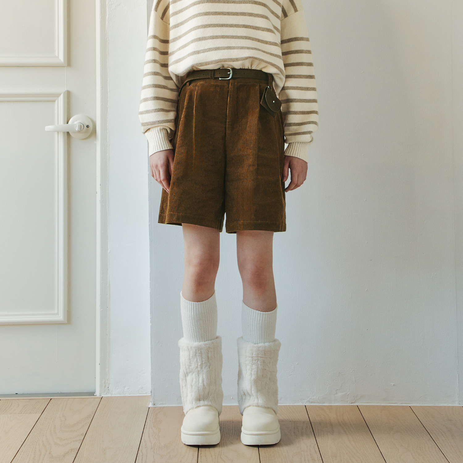[12/26 예약배송][제로스트릿] 코듀로이 벨트 숏팬츠 CORDUROY BELTED SHORTS / BROWN - 상품 이미지