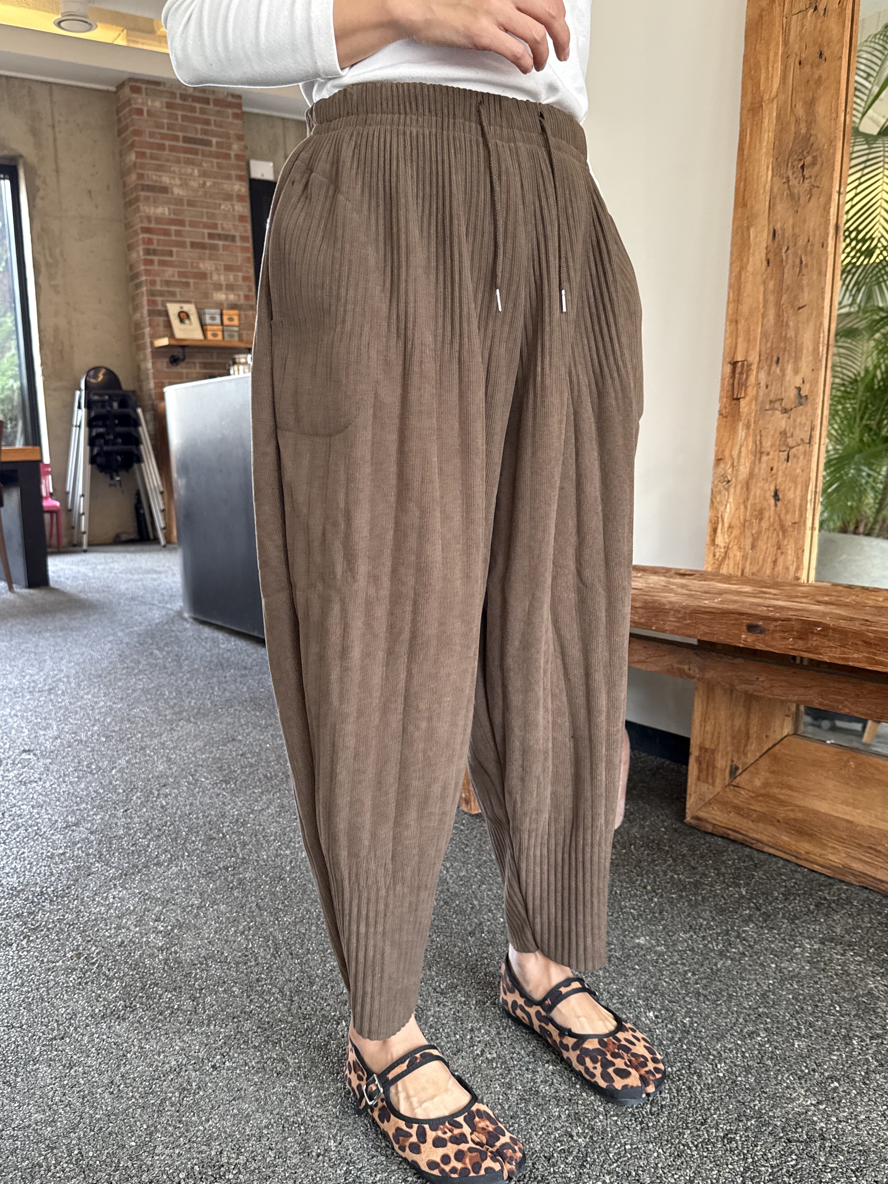 [1+1기획]  아방핏 골덴 기모 플리츠 배기팬츠 (2컬러 88까지)