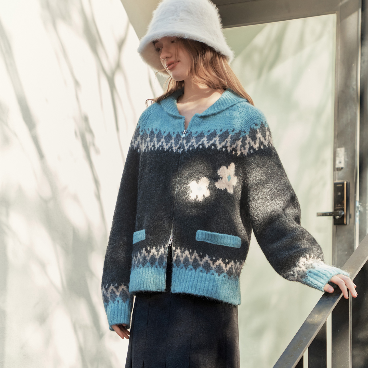 [제로스트릿] 플라워 노르딕 울 가디건 FLOWER NORDIC WOOL CARDIGAN / BLUE 이미지 3