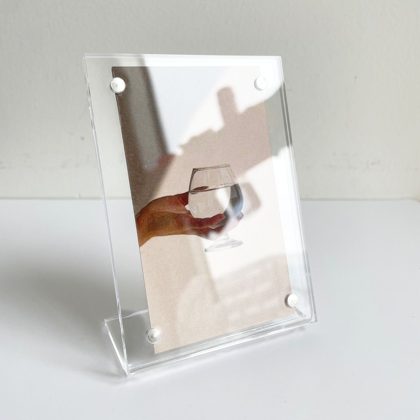 아크릴 자석 쇼카드 7.5x10.5cm 세로형 - 메인 이미지