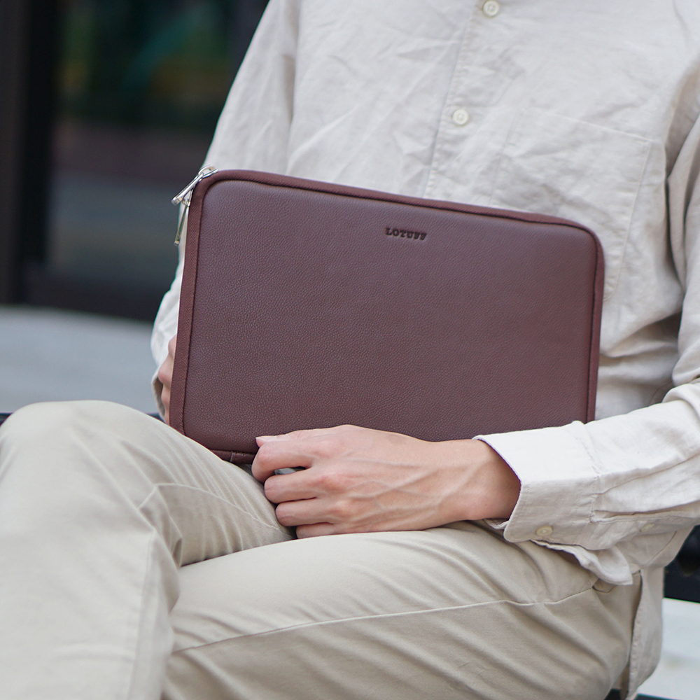 가죽 파우치 로터프 LO-8820 DBR(딥브라운), 아이패드 에어 M1 5세대 27.7cm(10.9인치) - 상품 이미지