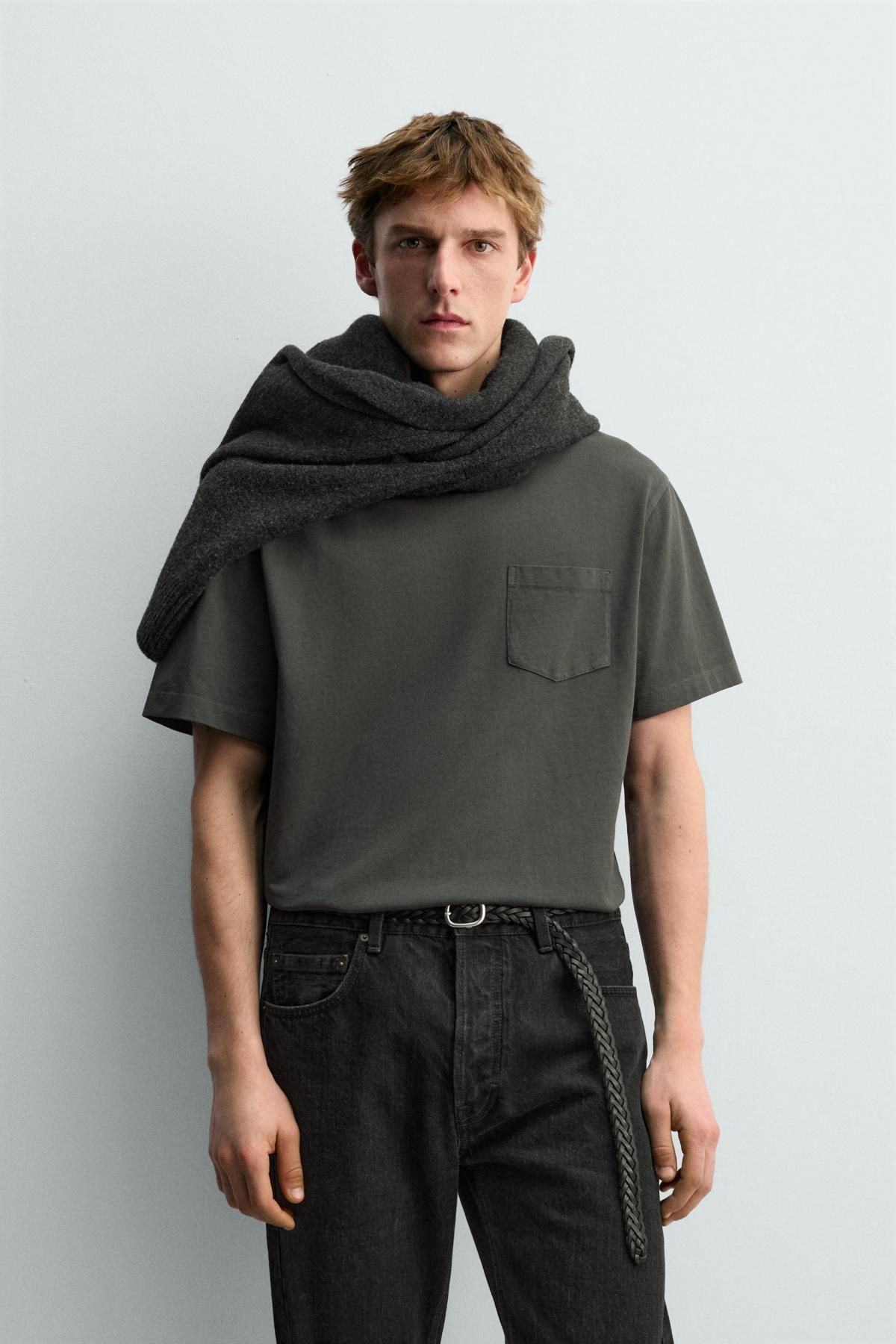 자라 미니멀 포켓 반팔 티셔츠 X 아론 레빈 1887/383 ANTHRACITE GREY - 상세 이미지 3