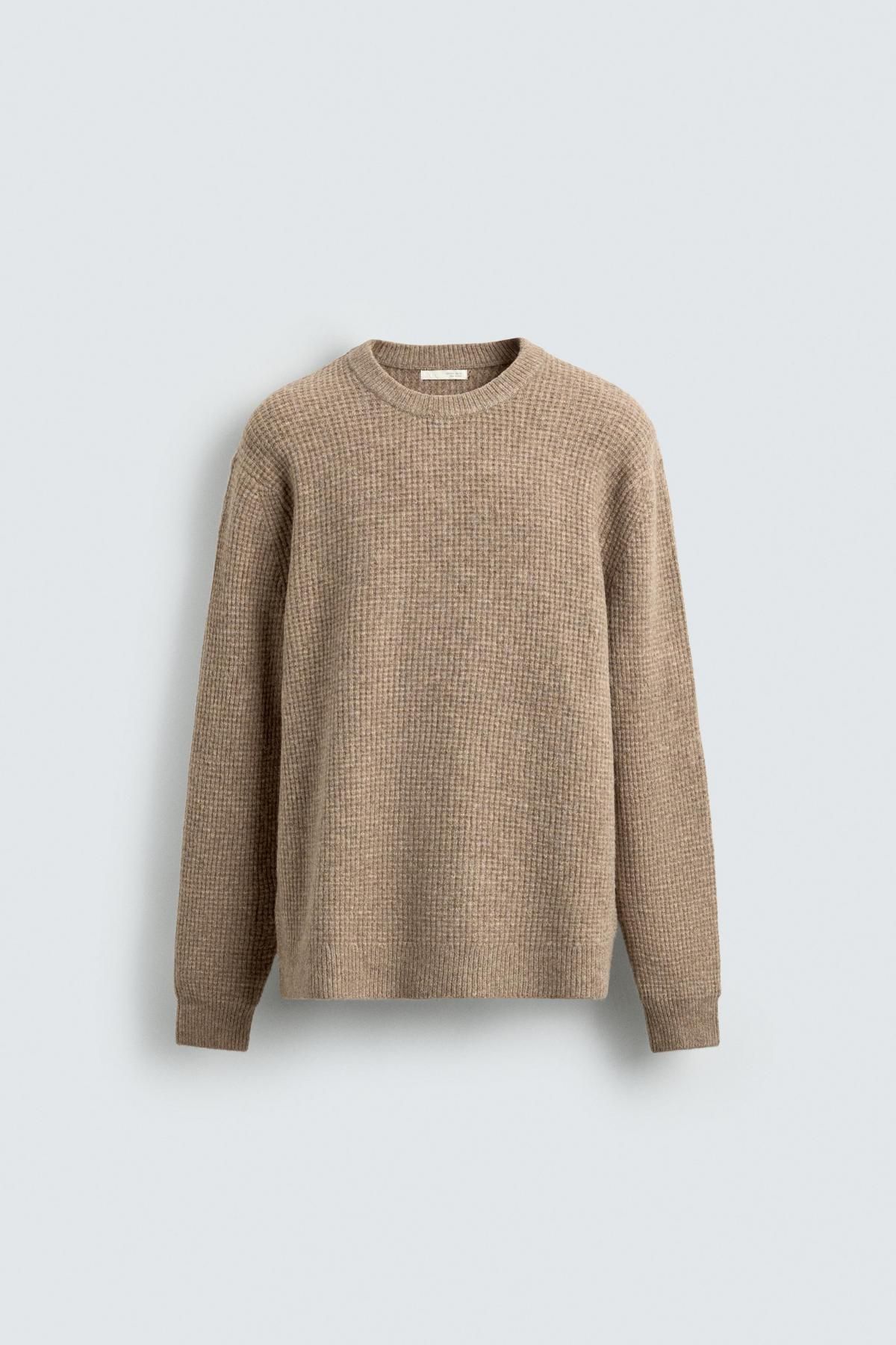 자라 와플니트 라운드넥 스웨터 남성 레귤러핏 5755/421 DARK BEIGE - 상품 이미지