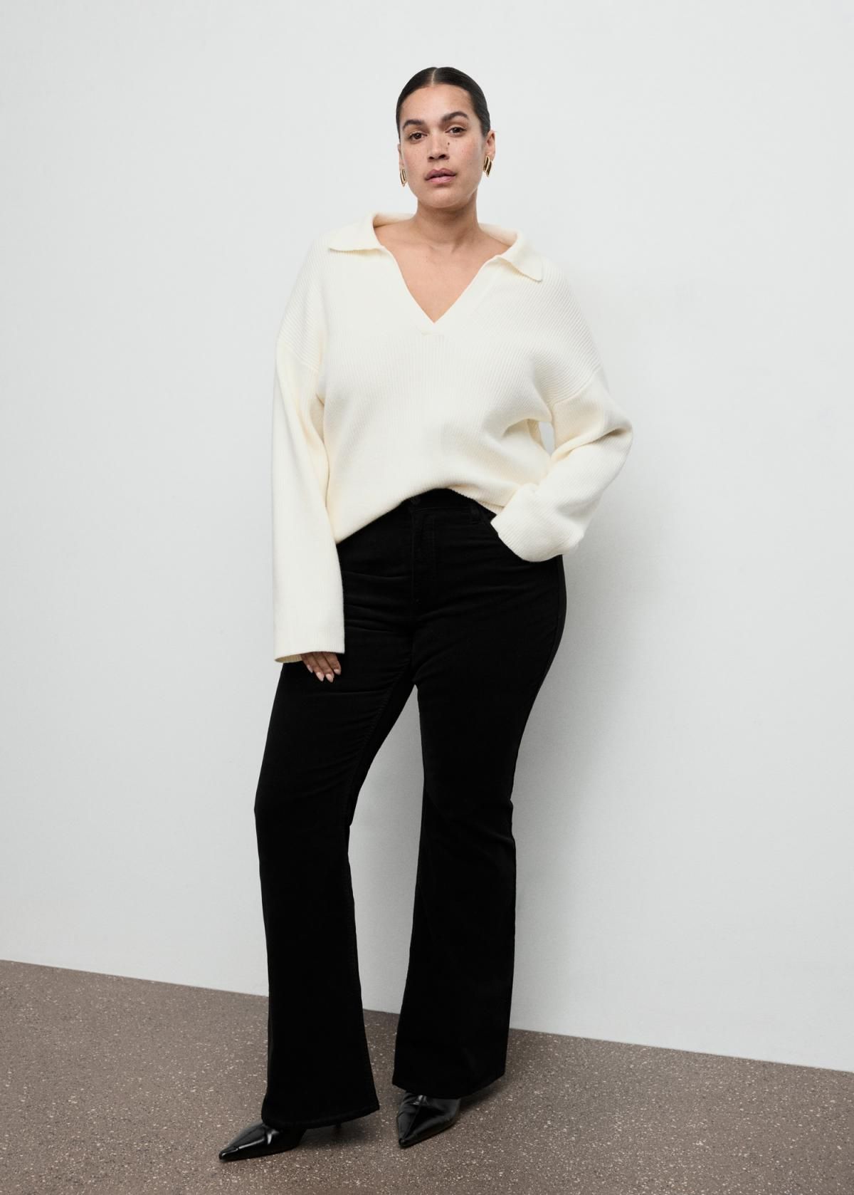 망고 벨벳 하이웨이스트 플레어 팬츠 블랙 27021199 NEGRO - 상세 이미지 5