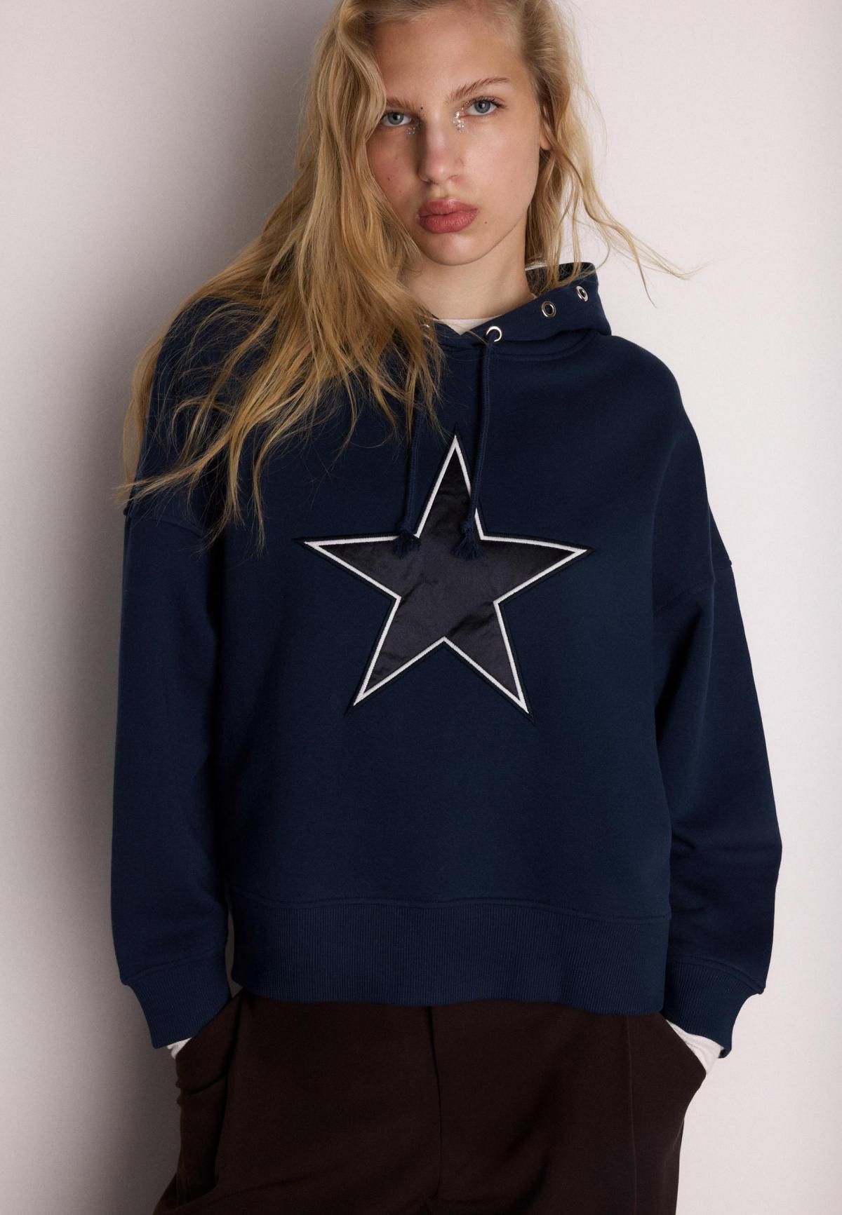 스트라디바리우스 루즈핏 스타 프린트 네이비 후드티 7244/670 NAVY BLUE - 상세 이미지 4