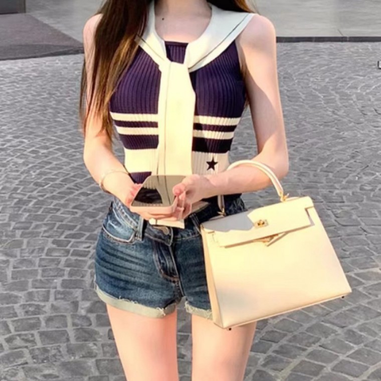 뷰티코드 홀터넥 리본나시 썸머룩 바캉스룩 여름코디 크롭나시 가벼운니트 데일리룩 트렌디룩 여성패션 여 - 메인 이미지