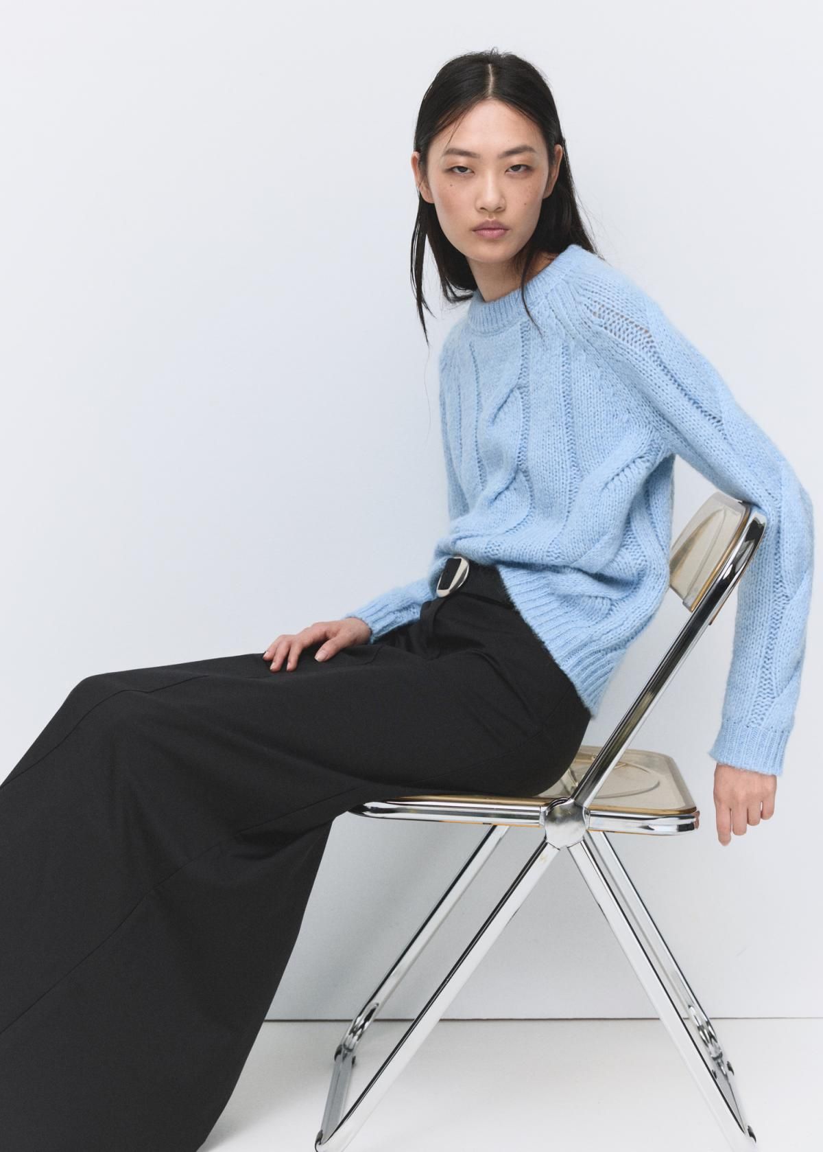 망고 케이블 라운드넥 니트 스웨터 블루 27011278 AZUL CELESTE - 상세 이미지 2