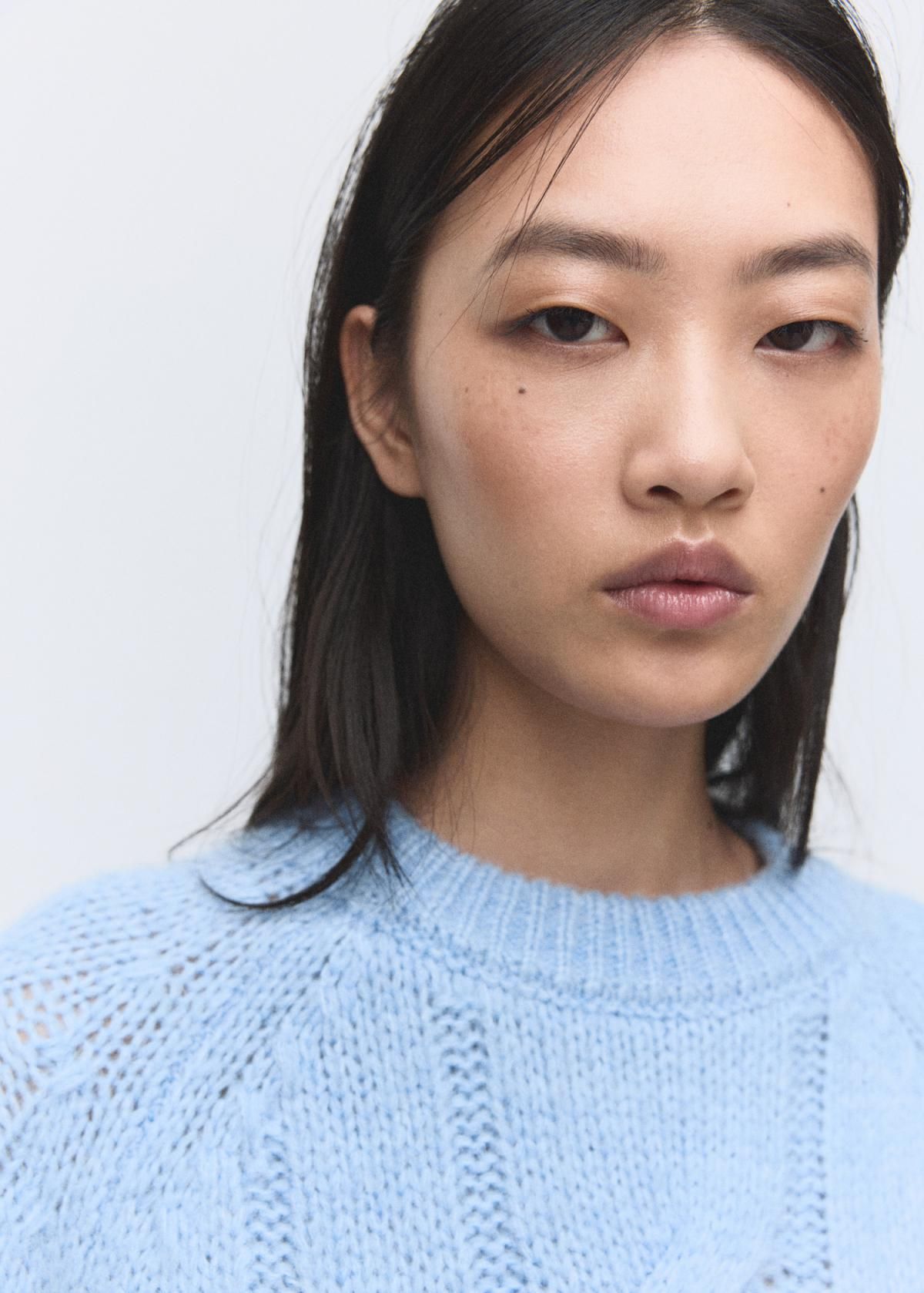 망고 케이블 라운드넥 니트 스웨터 블루 27011278 AZUL CELESTE - 상세 이미지 5