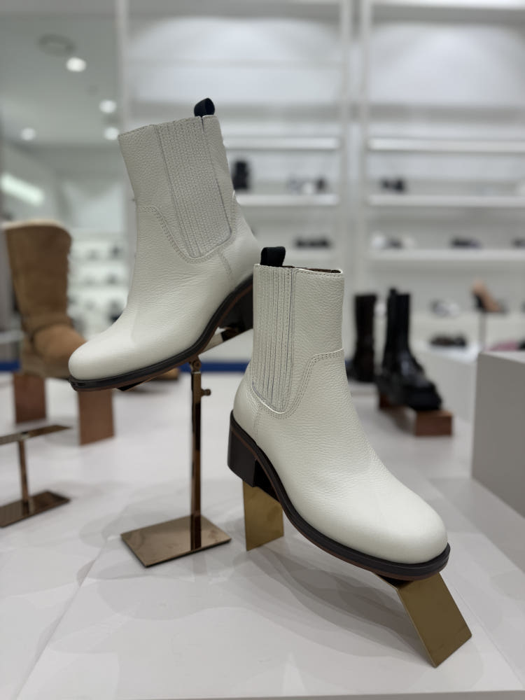 아울렛 : 네이버+ 스토어 : 상품상세 : [슈콤마보니] Chelsea boots(ivory) (DG3CW24518IVY)