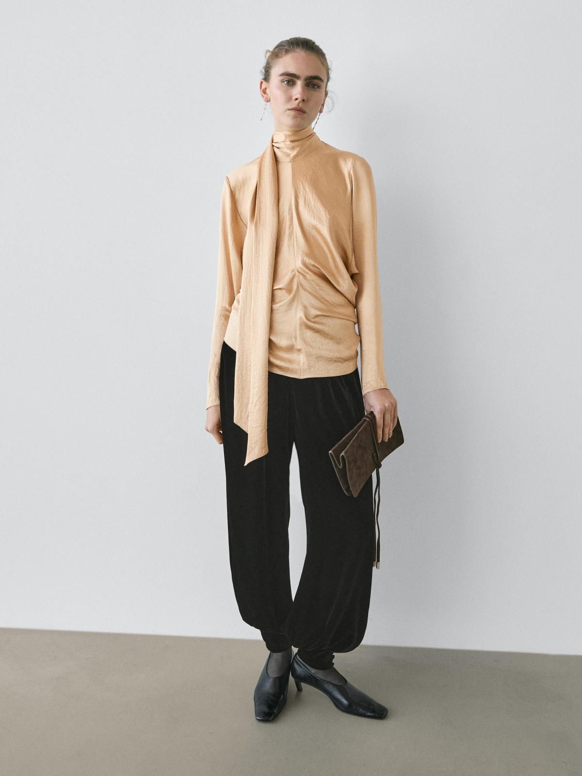 마시모두띠 새틴 타이넥 블라우스 베이지 9312/950 BEIGE - 상세 이미지 2